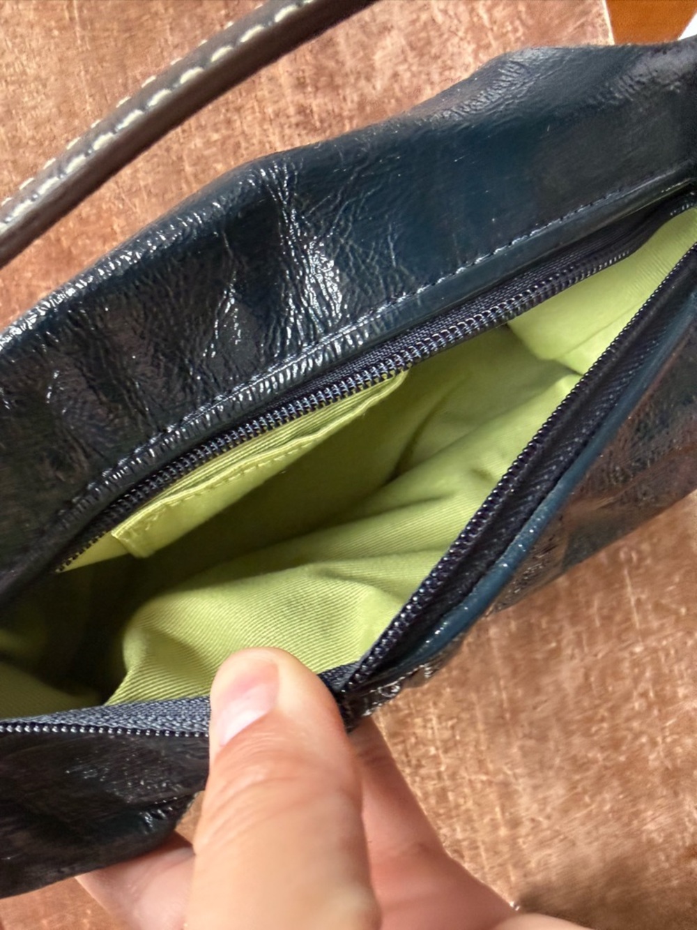 Vintage Coach Navy Patent leather baguette bag - Picture 6 of 8